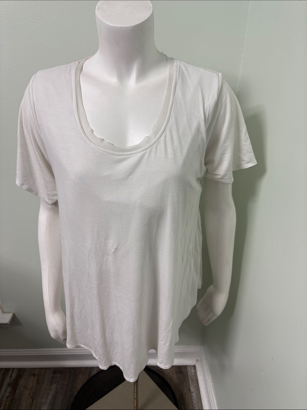 Shebird The Flawless White Short Sleeve Tee Built-in Shelf Bra Size 7 40DD 42C/D